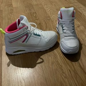 Sketchers high tops